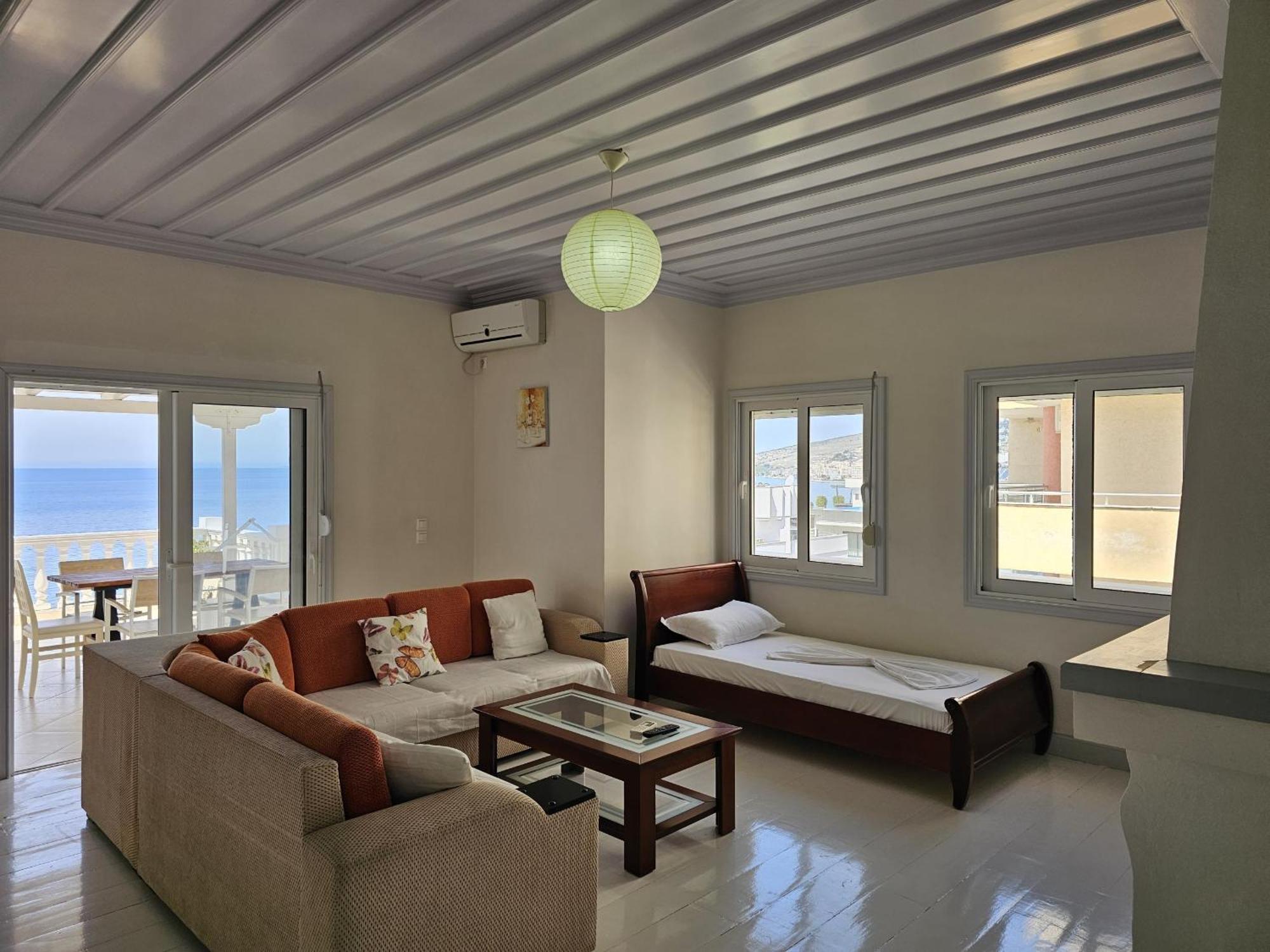 Eri Apartments Sarandë Buitenkant foto